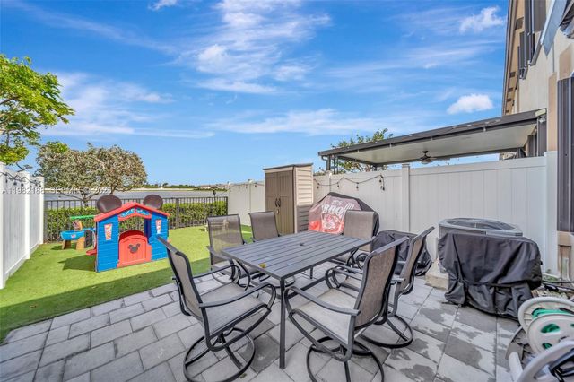 11295 W 34th Way, Hialeah Gardens, FL 33018