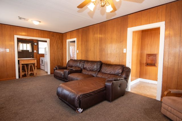 512 N Roberts Street, West, TX 76691