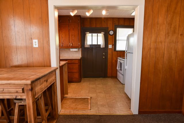 512 N Roberts Street, West, TX 76691