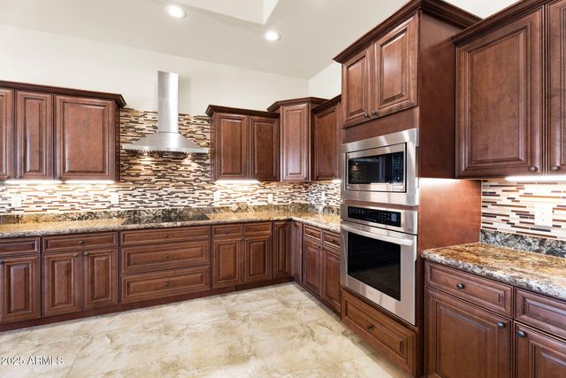 44305 N 1ST Drive, New River, AZ 85087