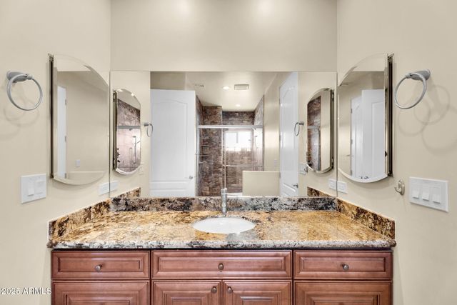 44305 N 1ST Drive, New River, AZ 85087