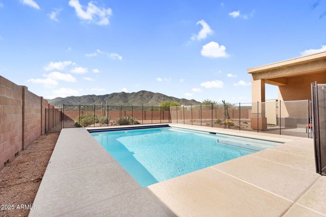 44305 N 1ST Drive, New River, AZ 85087