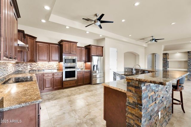 44305 N 1ST Drive, New River, AZ 85087