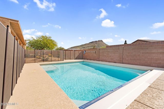 44305 N 1ST Drive, New River, AZ 85087