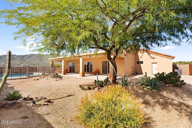 44305 N 1ST Drive, New River, AZ 85087