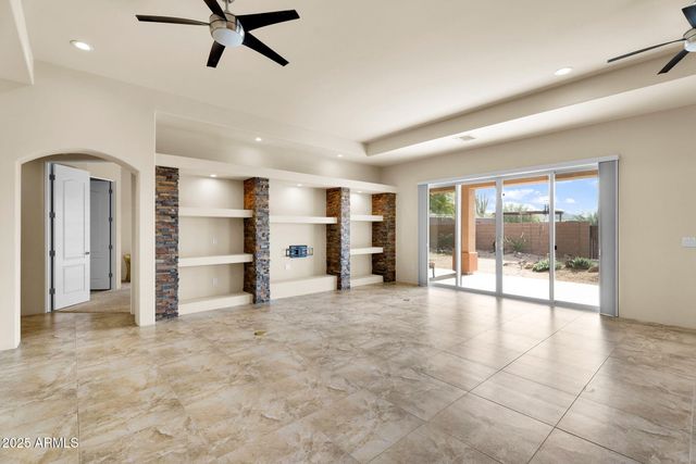 44305 N 1ST Drive, New River, AZ 85087