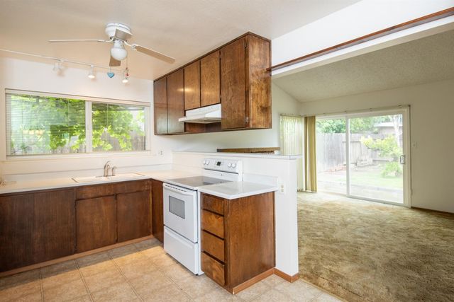 2905 Bateman Ln, Modesto, CA 95354
