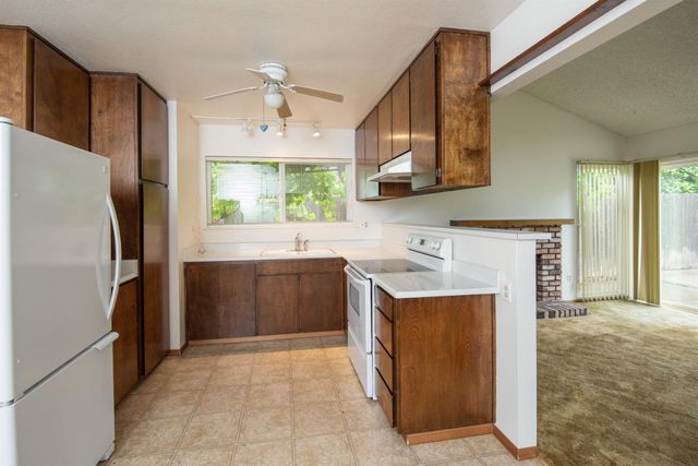 2905 Bateman Ln, Modesto, CA 95354