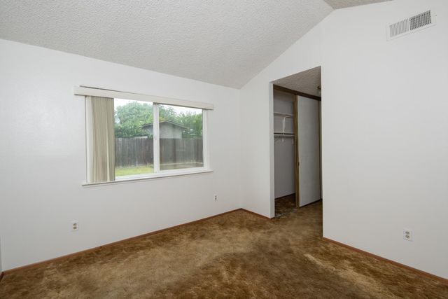 2905 Bateman Ln, Modesto, CA 95354