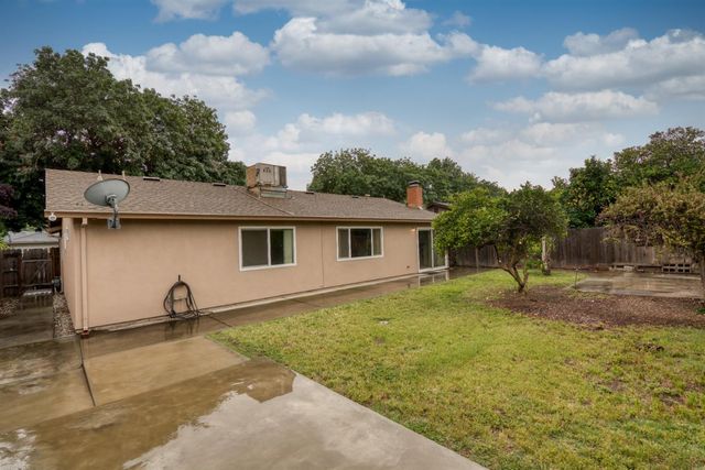 2905 Bateman Ln, Modesto, CA 95354