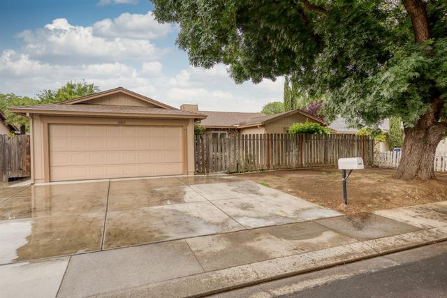 2905 Bateman Ln, Modesto, CA 95354