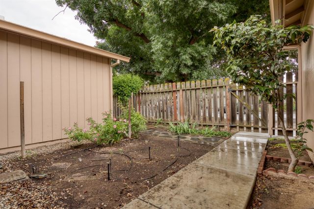 2905 Bateman Ln, Modesto, CA 95354
