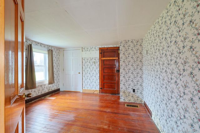 107 County Route 22, Johnson, NY 10933