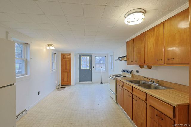 107 County Route 22, Johnson, NY 10933