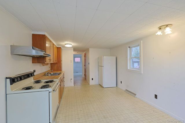 107 County Route 22, Johnson, NY 10933