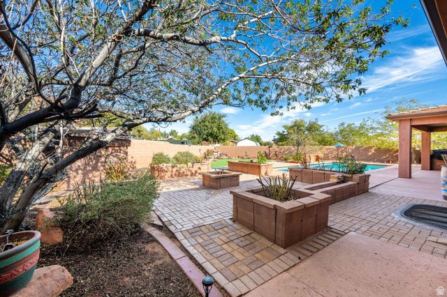 155 E 200 N, Ivins, UT 84738