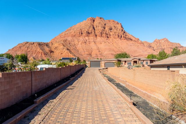 155 E 200 N, Ivins, UT 84738