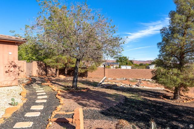 155 E 200 N, Ivins, UT 84738