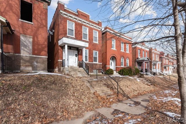 3425 Alberta, St Louis, MO 63118