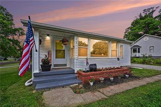 210 Dewey Avenue, Gower, MO 64454