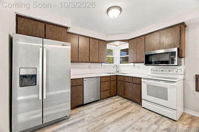 556 Henry Ruff Road, Garden City, MI 48135
