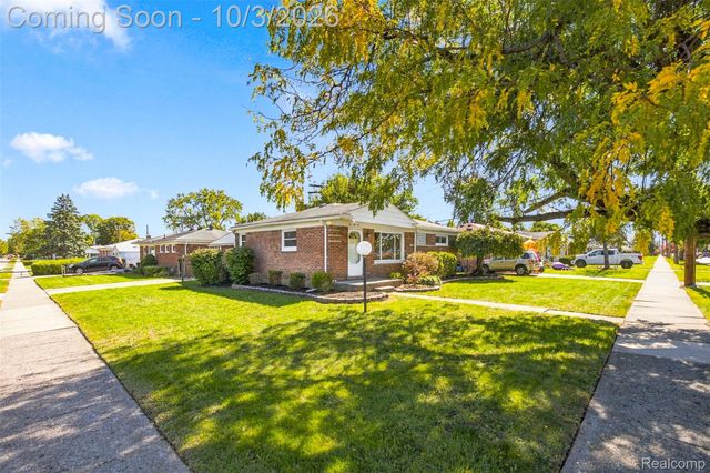 556 Henry Ruff Road, Garden City, MI 48135