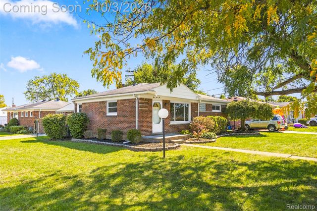 556 Henry Ruff Road, Garden City, MI 48135