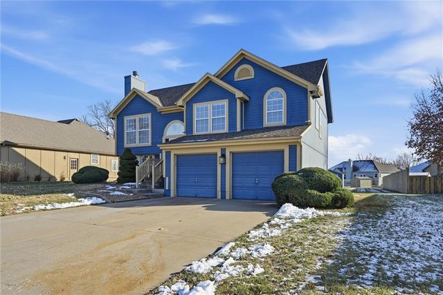 713 S Sunset Lane, Raymore, MO 64083