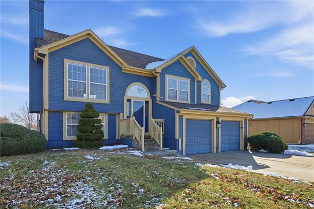 713 S Sunset Lane, Raymore, MO 64083