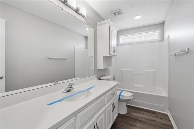 713 S Sunset Lane, Raymore, MO 64083