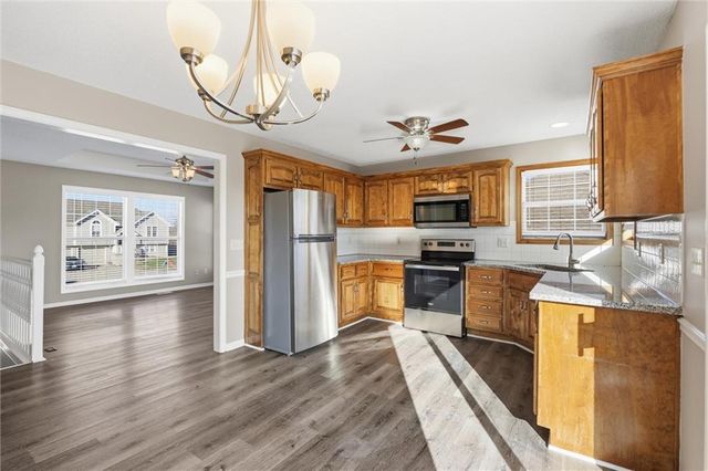 713 S Sunset Lane, Raymore, MO 64083