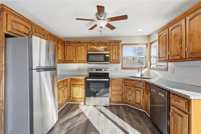 713 S Sunset Lane, Raymore, MO 64083