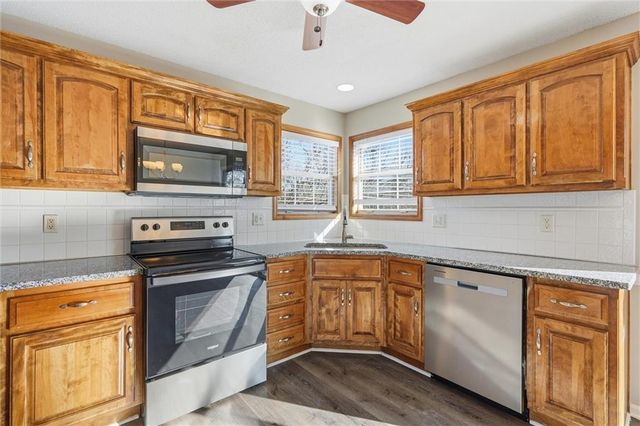 713 S Sunset Lane, Raymore, MO 64083