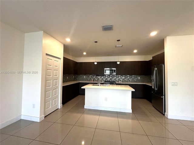 4713 NW 84th Court, Doral, FL 33166