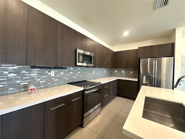 4713 NW 84th Court, Doral, FL 33166