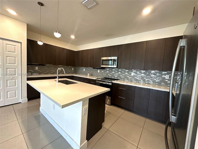 4713 NW 84th Court, Doral, FL 33166