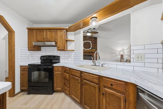 559 N Mark Allen, Wichita, KS 67212