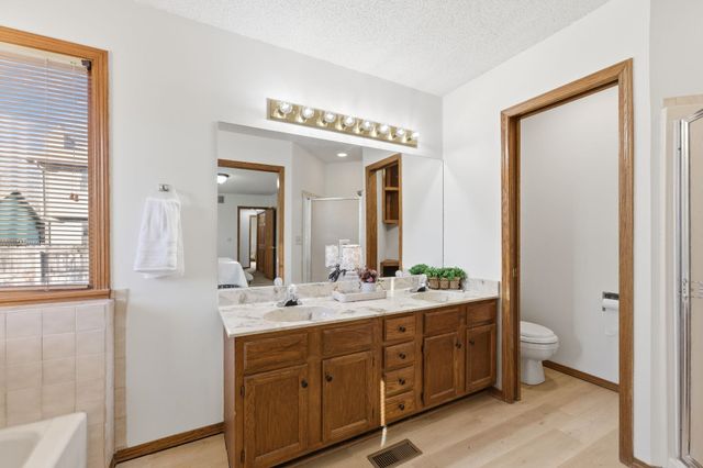 559 N Mark Allen, Wichita, KS 67212