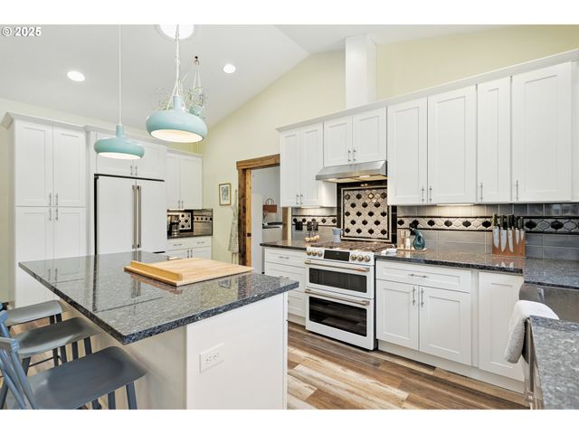 11 EDGEWATER Dr, Carson, WA 98610