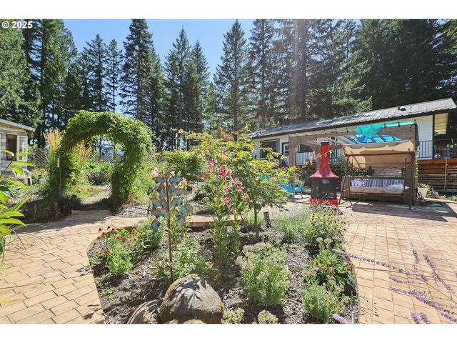 11 EDGEWATER Dr, Carson, WA 98610