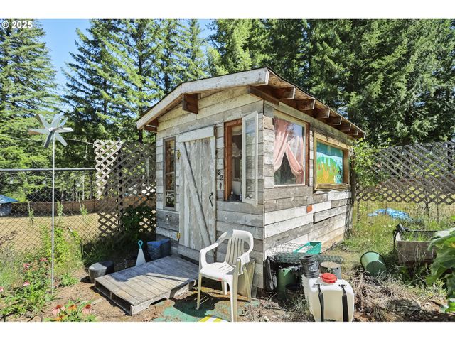 11 EDGEWATER Dr, Carson, WA 98610