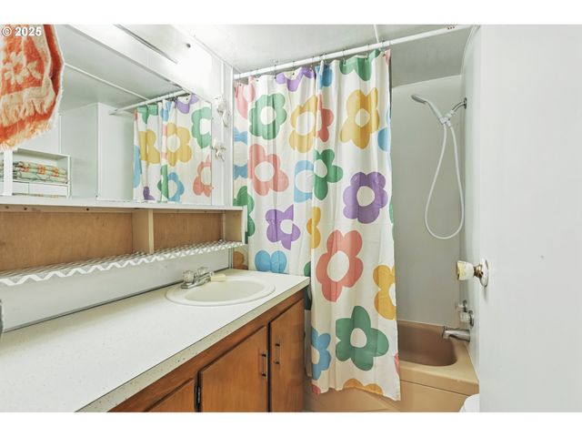 11 EDGEWATER Dr, Carson, WA 98610