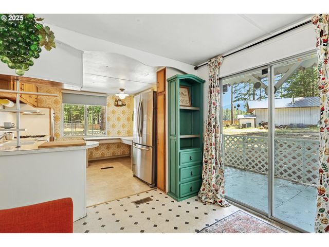 11 EDGEWATER Dr, Carson, WA 98610