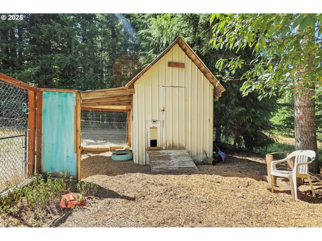 11 EDGEWATER Dr, Carson, WA 98610