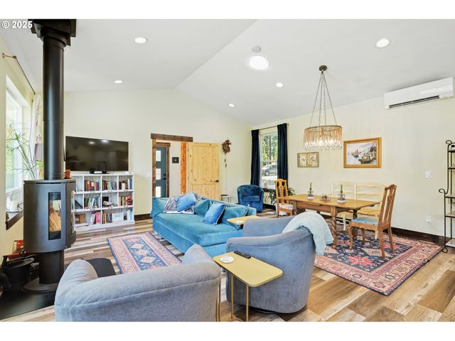 11 EDGEWATER Dr, Carson, WA 98610