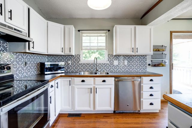 10850 W Dora Ct, Wichita, KS 67209