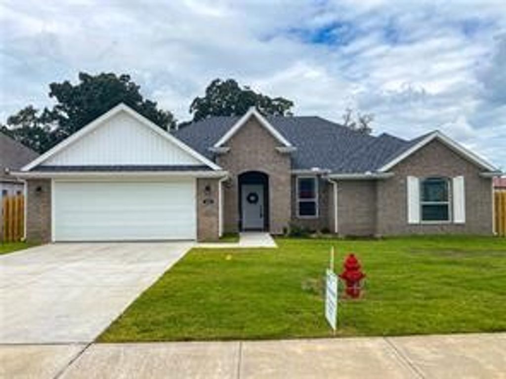 1115 Calla Lily Avenue, Lowell, AR 72745