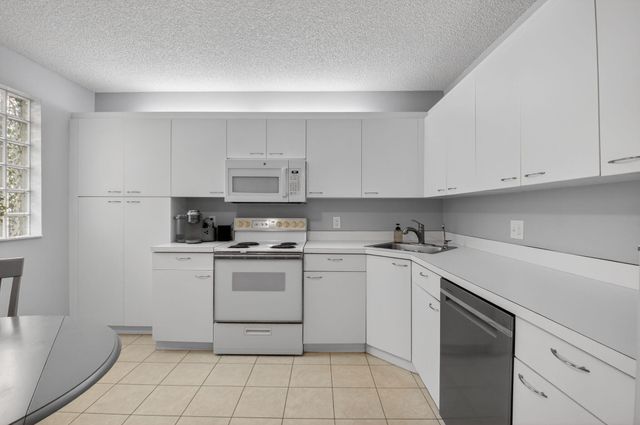 5155 Europa Drive M, Boynton Beach, FL 33437