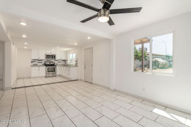 2429 E Cameron Vista, Tucson, AZ 85713