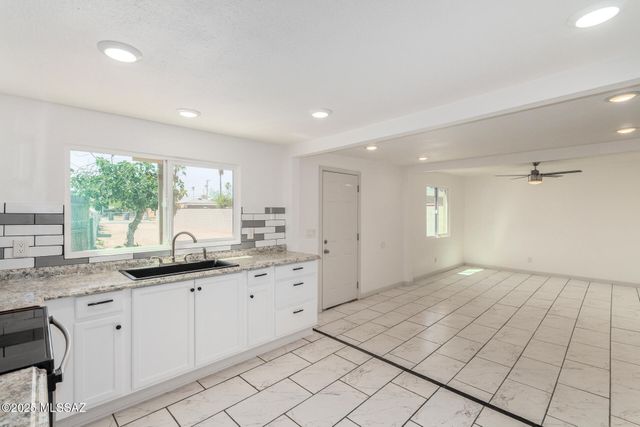 2429 E Cameron Vista, Tucson, AZ 85713